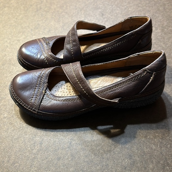 Clark’s Artisan Women’s Loafers Brown Size 7 - Picture 2 of 7